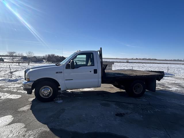 Image of Ford F-350 equipment image 3