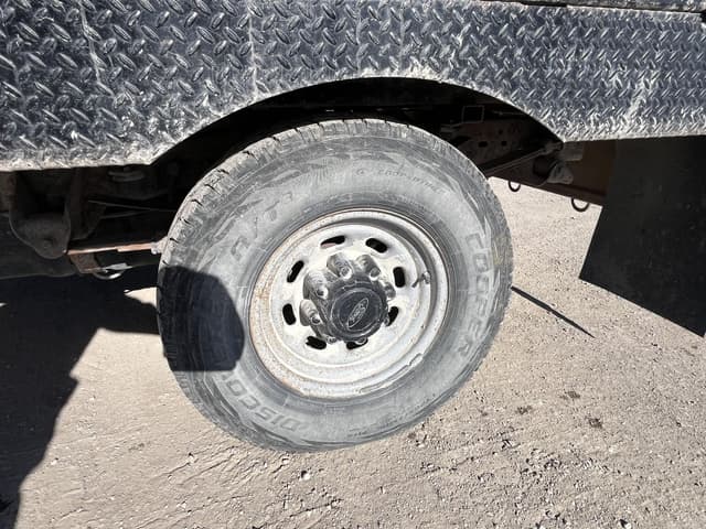 Image of Ford F-350 equipment image 4