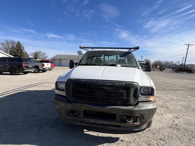 Image of Ford F-350 equipment image 1