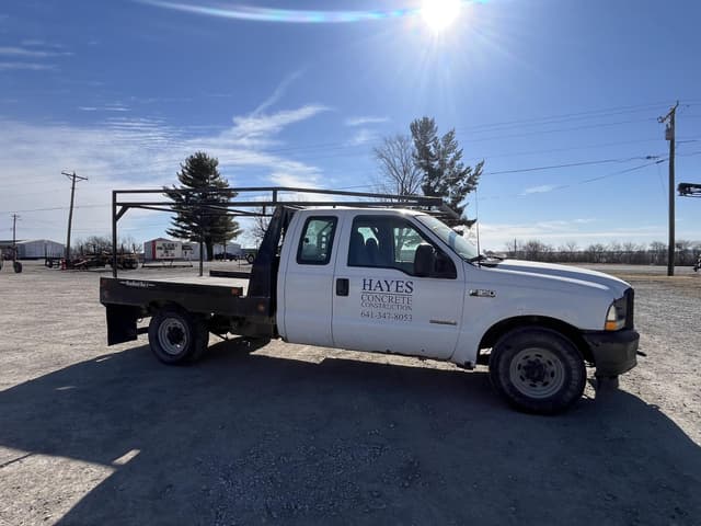 Image of Ford F-350 equipment image 2