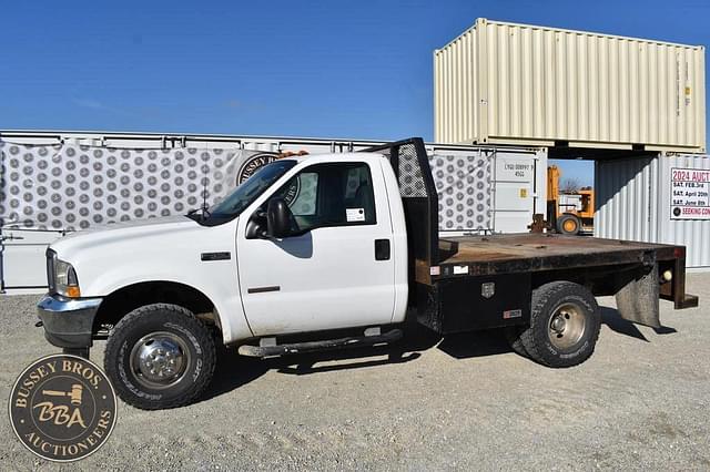 Image of Ford F-350 equipment image 3