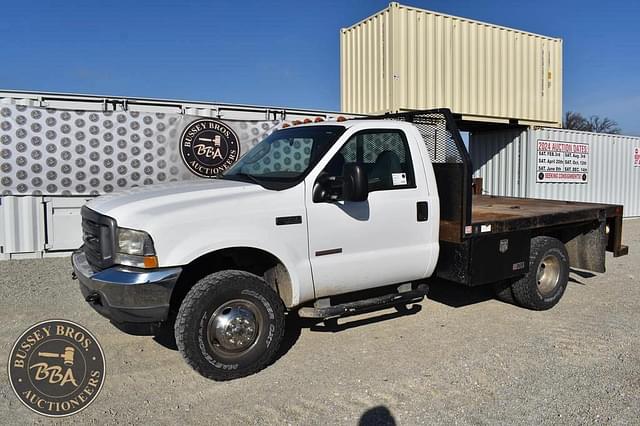 Image of Ford F-350 equipment image 2