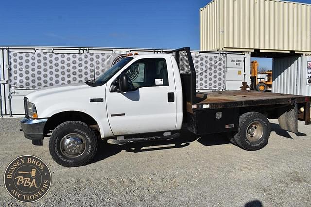 Image of Ford F-350 equipment image 4