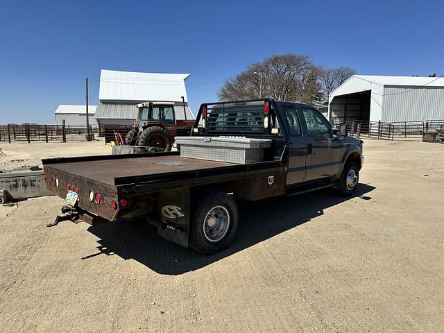 Image of Ford F-350 equipment image 3