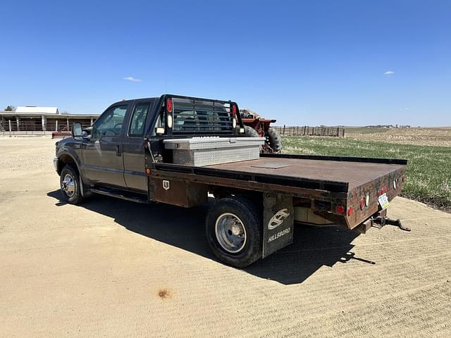 Image of Ford F-350 equipment image 2