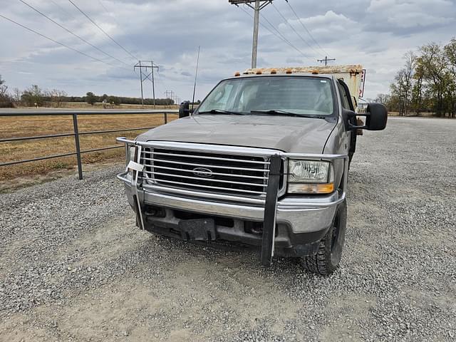 Image of Ford F-350 equipment image 1