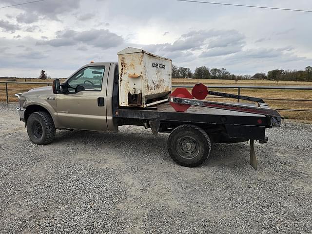 Image of Ford F-350 equipment image 3