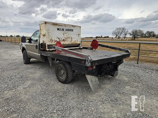 Image of Ford F-350 equipment image 4