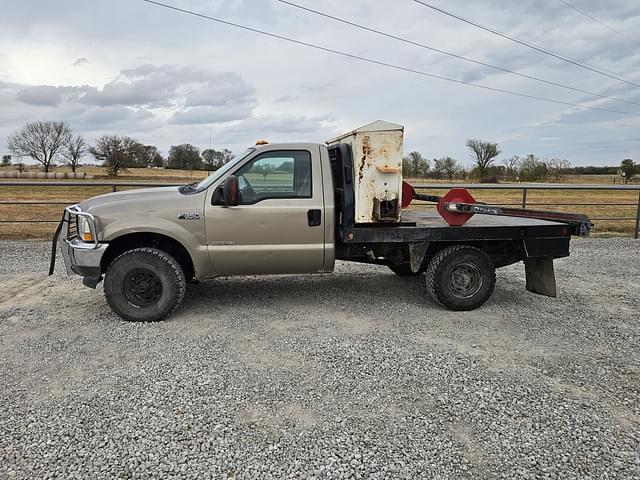 Image of Ford F-350 equipment image 2