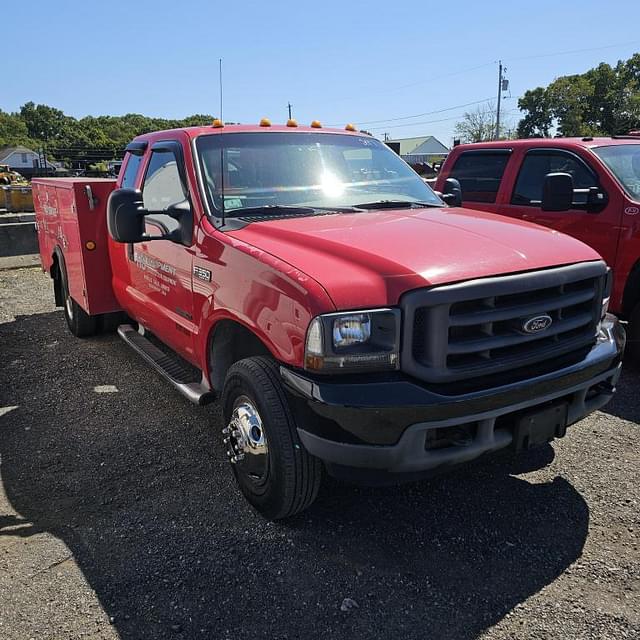 Image of Ford F-350 equipment image 2