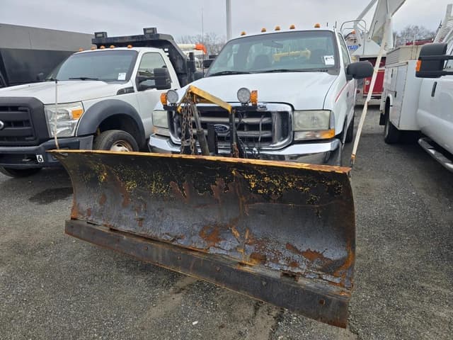 Image of Ford F-350 equipment image 1