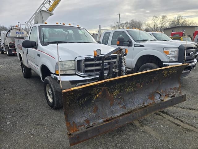 Image of Ford F-350 equipment image 2