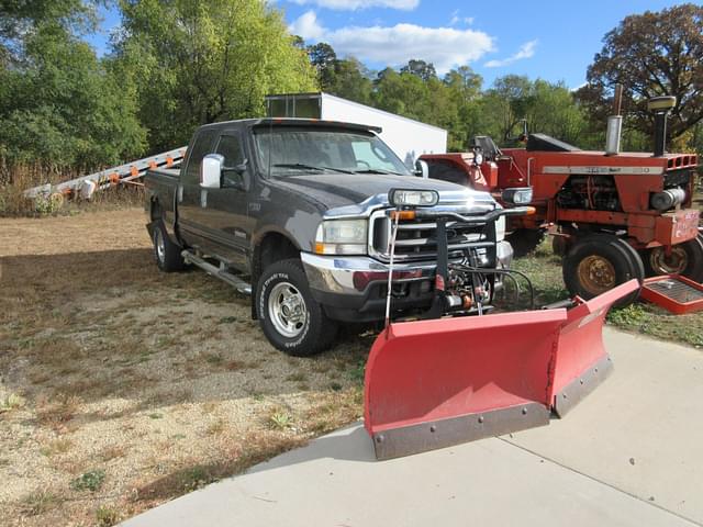 Image of Ford F-350 equipment image 2