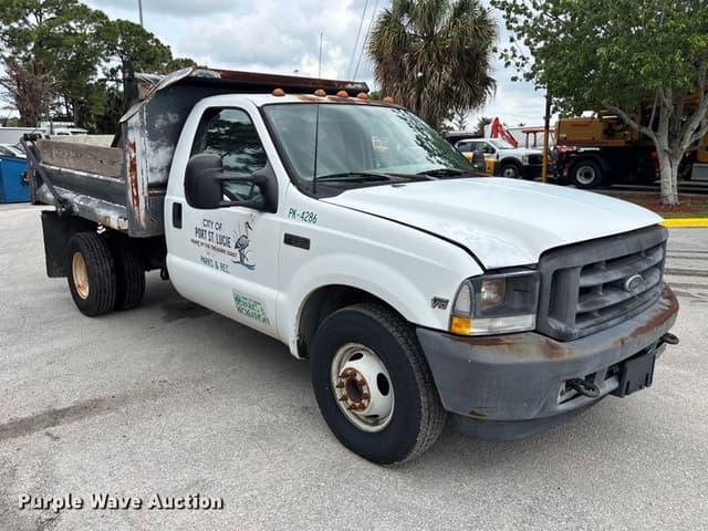 Image of Ford F-350 equipment image 2