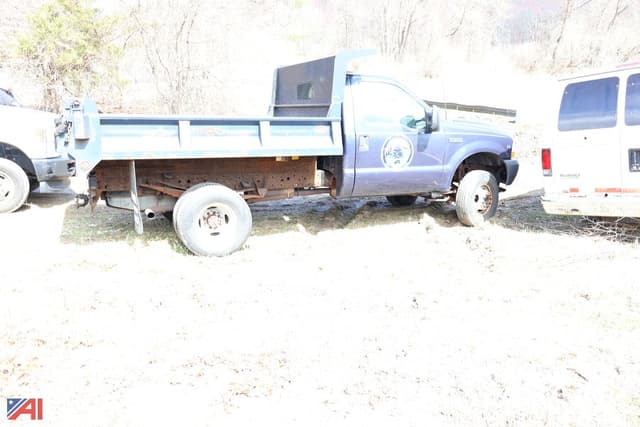 Image of Ford F-350 equipment image 2