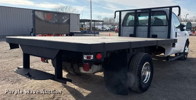 Image of Ford F-350 equipment image 4