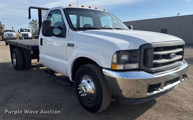 Image of Ford F-350 equipment image 2