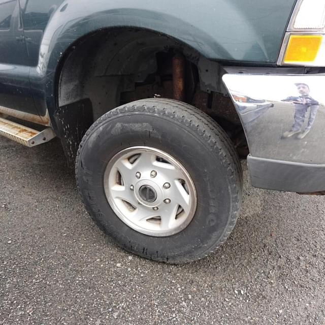 Image of Ford F-350 equipment image 4