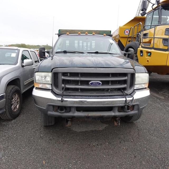 Image of Ford F-350 equipment image 2