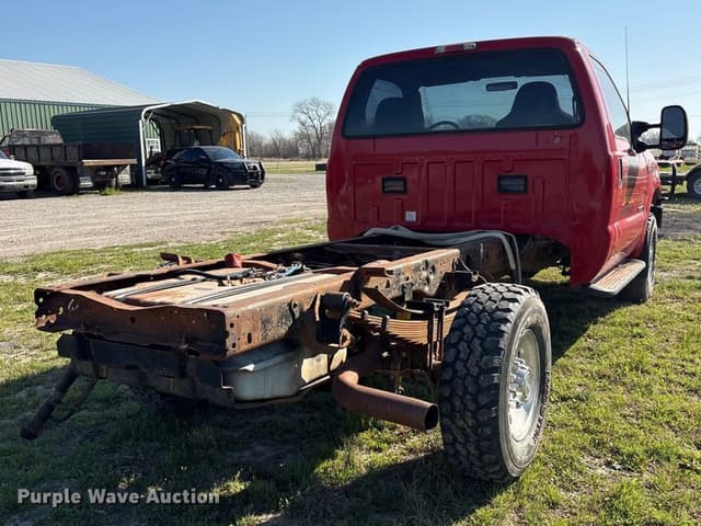 Image of Ford F-350 equipment image 4