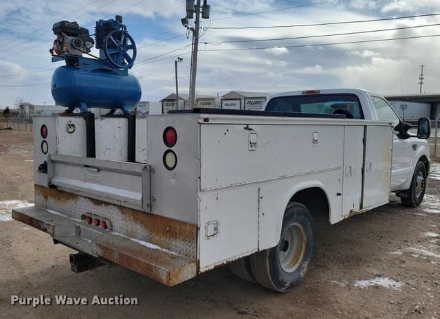 Image of Ford F-350 equipment image 4
