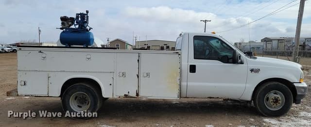 Image of Ford F-350 equipment image 3