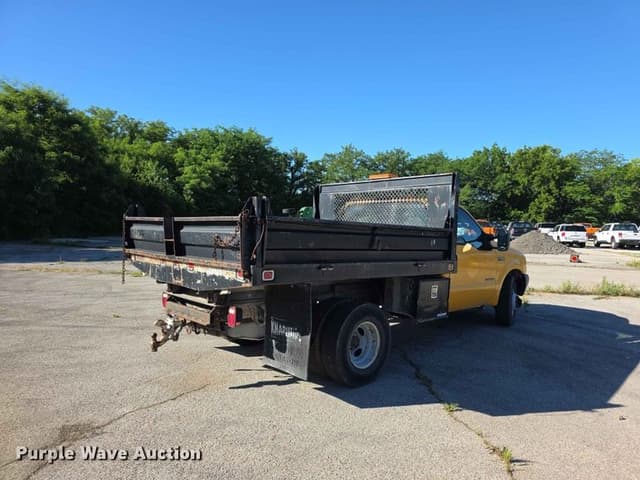 Image of Ford F-350 equipment image 4