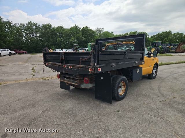 Image of Ford F-350 equipment image 4