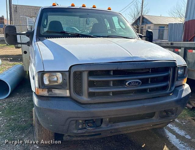 Image of Ford F-350 equipment image 1