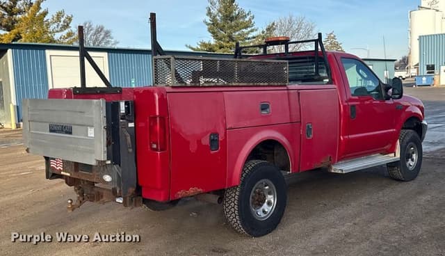 Image of Ford F-350 equipment image 4