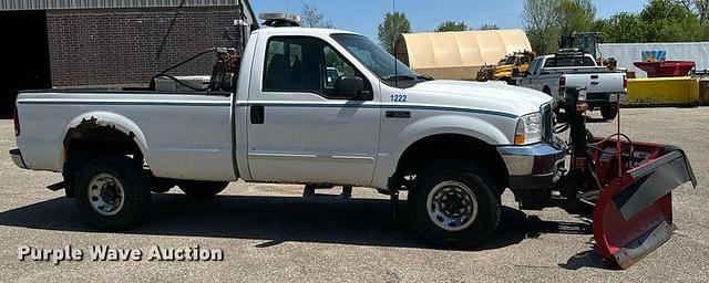 Image of Ford F-350 equipment image 3