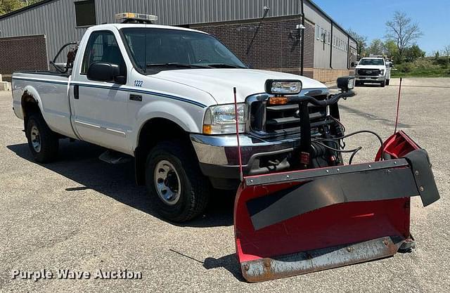 Image of Ford F-350 equipment image 2