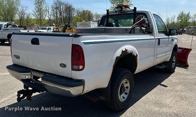 Image of Ford F-350 equipment image 4