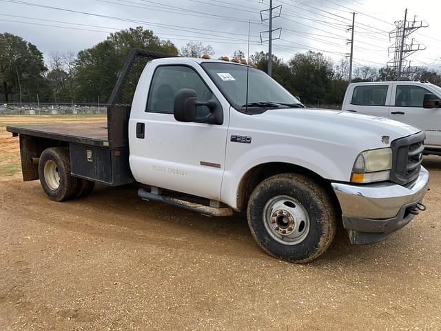 Image of Ford F-350 equipment image 3