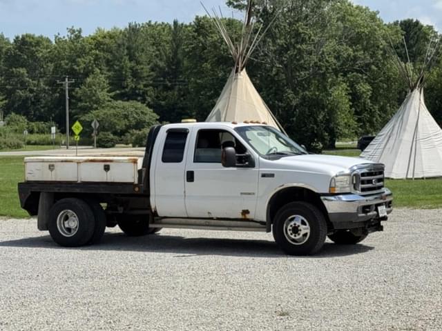 Image of Ford F-350 equipment image 3
