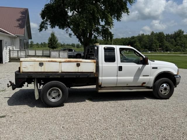Image of Ford F-350 equipment image 1