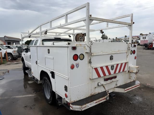 Image of Ford F-450 equipment image 3