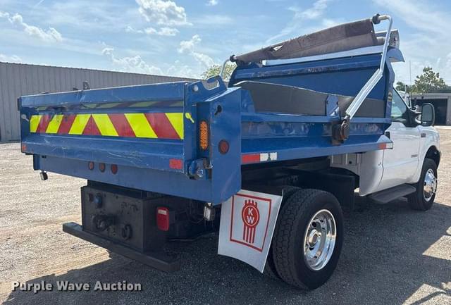 Image of Ford F-450 equipment image 4