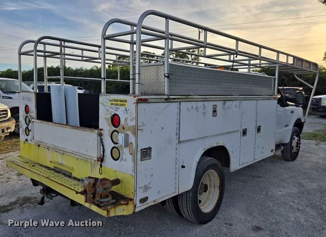 Image of Ford F-450 equipment image 4