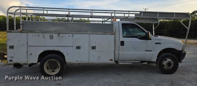 Image of Ford F-450 equipment image 3