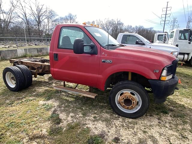 Image of Ford F-450 equipment image 3