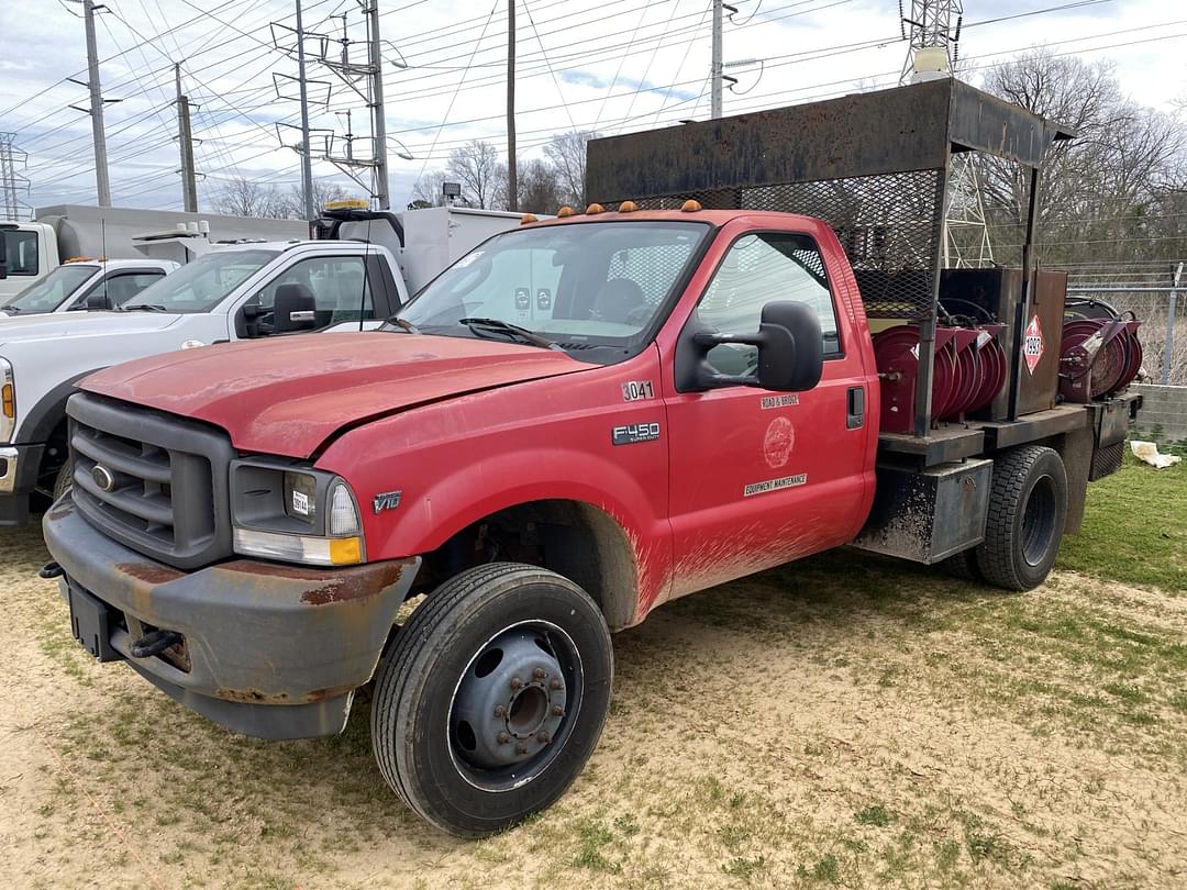 Image of Ford F-450 Primary image