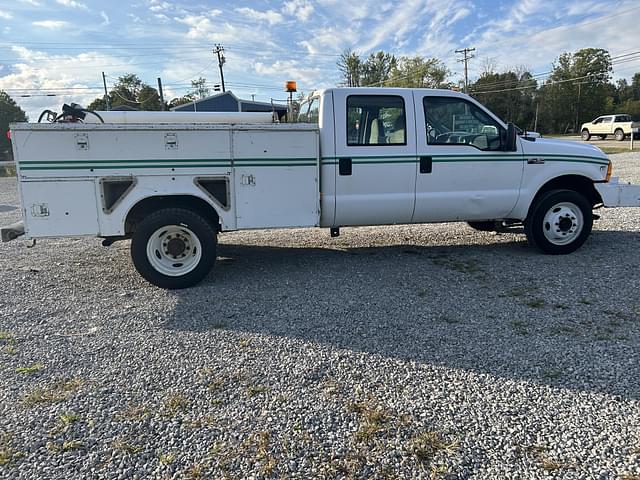 Image of Ford F-450 equipment image 3