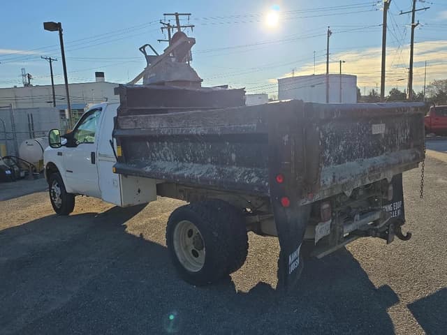 Image of Ford F-450 equipment image 2