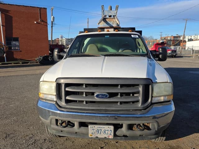 Image of Ford F-450 equipment image 4