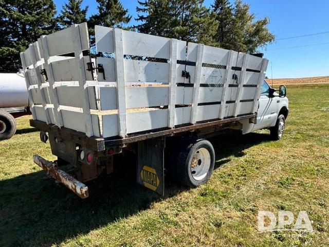 Image of Ford F-450 equipment image 4