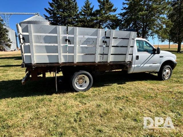 Image of Ford F-450 equipment image 3