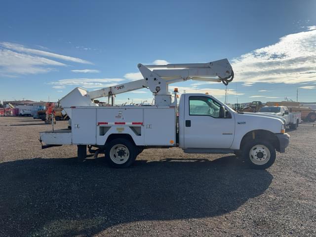 Image of Ford F-550 equipment image 3