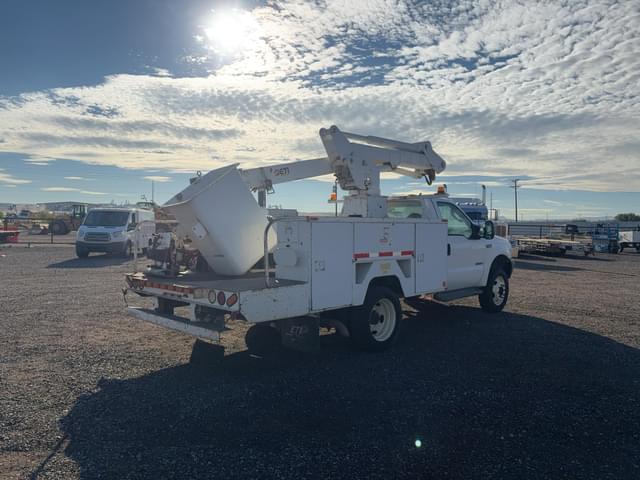 Image of Ford F-550 equipment image 4