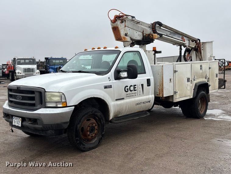 2003 Ford F-550 Equipment Image0